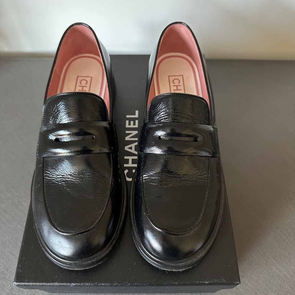 Chanel Black Leather Loafers  size 37.5  100% Authentic